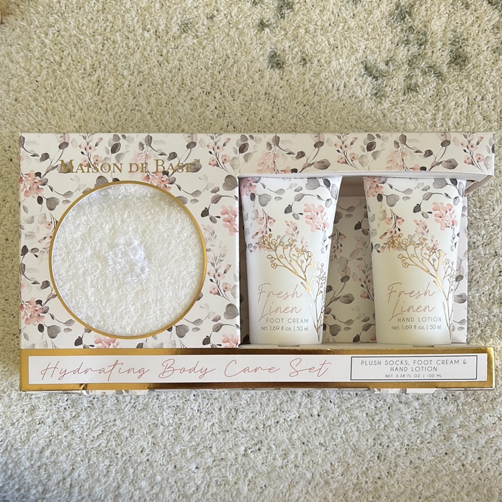 Maison de Base Hydrating Body Care Set Scented Fresh Linen NWT